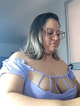 Chiki hot92 online show from October 16, 2025, 8:28 pm