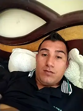 Benitocamelas93 online show from April 22, 2026, 2:35 pm