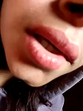 Aaisha-16 online show from February 12, 2026, 3:39 am