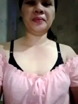 Snapshot of sweet_bella16 chatting on October 16, 2025, 8:22 am sweet bella16 online show from October 16, 2025, 8:22 am