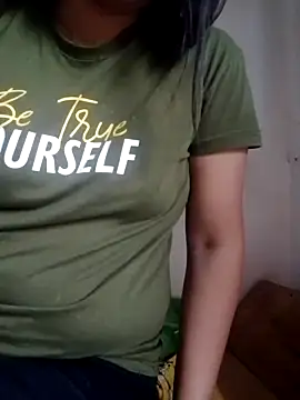 Snapshot of sweet_bella16 chatting on October 8, 2025, 12:12 am sweet bella16 online show from October 8, 2025, 12:12 am