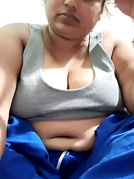 Snapshot of Mmm143 chatting on February 17, 2026, 8:39 pm Mmm143 online show from February 17, 2026, 8:39 pm