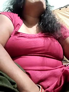 Snapshot of Mmm143 chatting on February 21, 2026, 5:48 pm Mmm143 online show from February 21, 2026, 5:48 pm