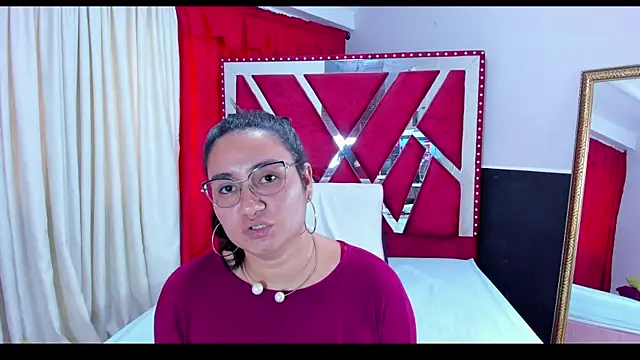 Luna021 1 online show from October 9, 2025, 7:03 pm