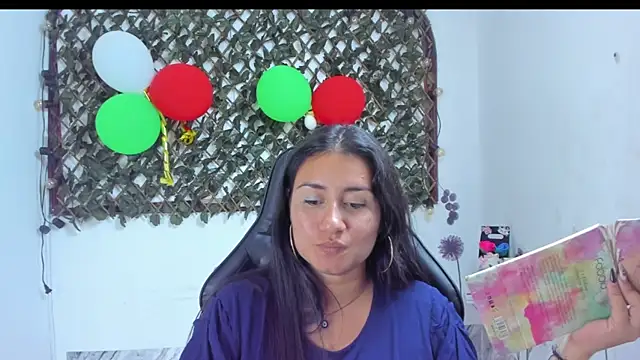 Luna021 1 online show from November 3, 2025, 7:28 pm