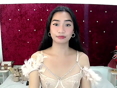 XxMissTransROYALxX online show from September 21, 2025, 4:34 pm