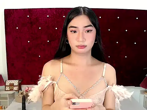 XxMissTransROYALxX online show from September 22, 2025, 4:35 pm