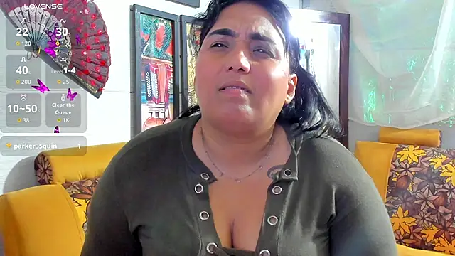 Girl luna  online show from October 4, 2025, 7:37 pm