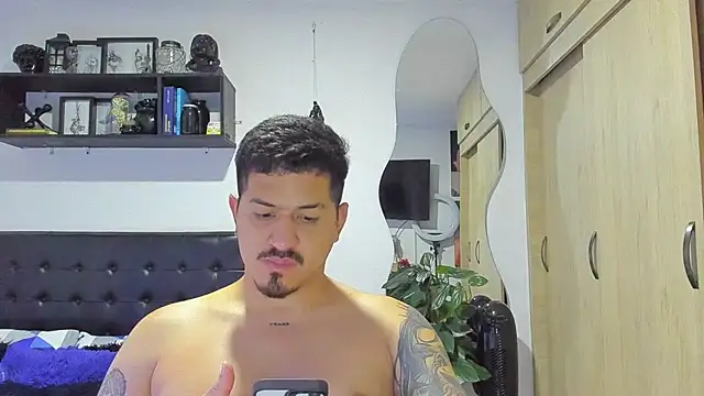 Arnolwilliams online show from November 20, 2025, 1:17 am