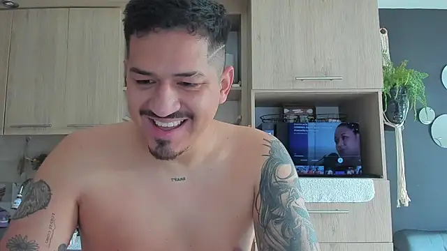 Arnolwilliams online show from November 11, 2025, 8:47 pm