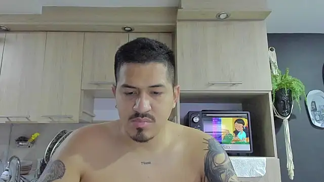 Arnolwilliams online show from September 17, 2025, 11:18 pm