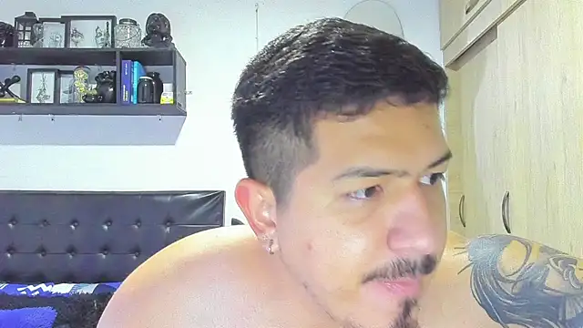 Arnolwilliams online show from November 25, 2025, 1:50 am