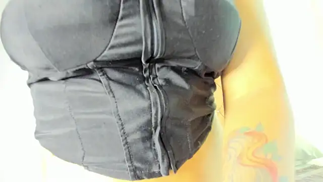 velvettangell online show from September 30, 2025, 1:06 pm
