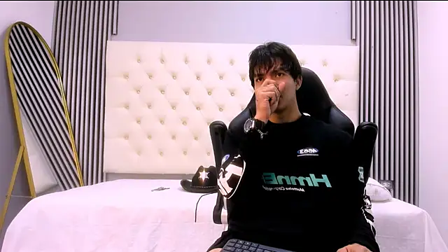 toji luxxer online show from December 5, 2025, 3:49 am