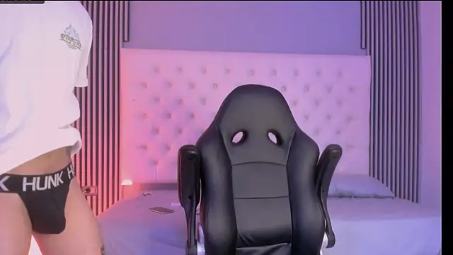 toji luxxer online show from November 20, 2025, 8:09 pm