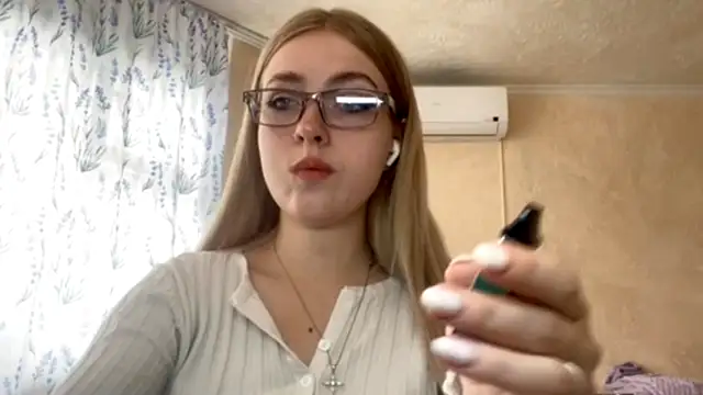 LanaNoir online show from September 17, 2025, 8:38 am