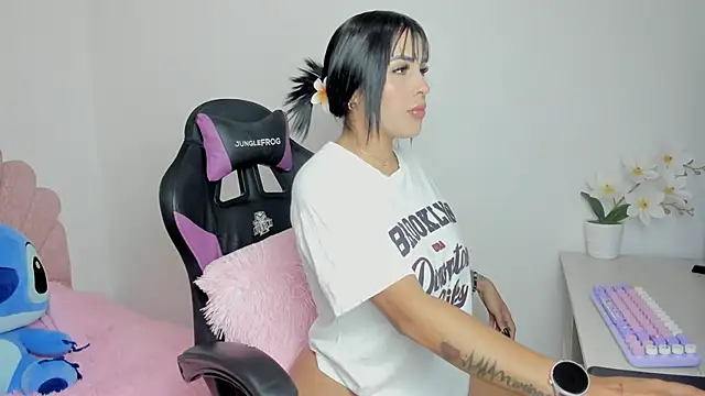 evelynrojas online show from November 25, 2025, 12:33 am