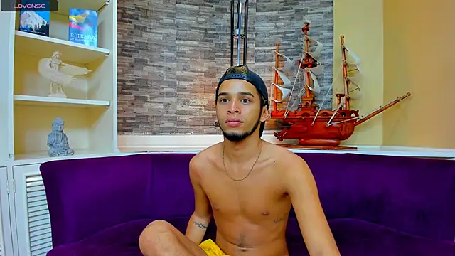 Juicy Creww online show from September 25, 2025, 9:59 am