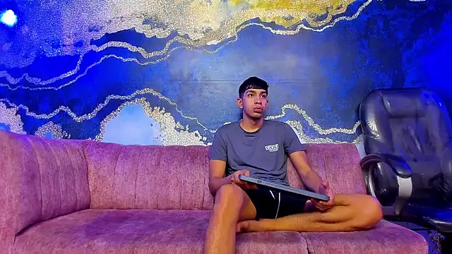 Snapshot of Juicy_Creww chatting on November 10, 2025, 8:52 am Juicy Creww online show from November 10, 2025, 8:52 am