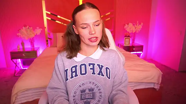 ShyySiren online show from October 7, 2025, 2:07 pm