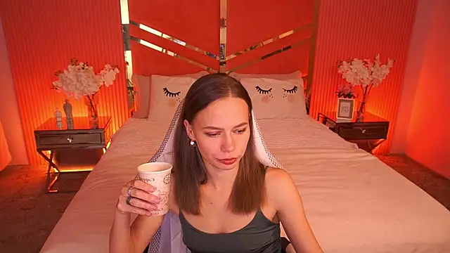 ShyySiren online show from October 12, 2025, 7:21 am