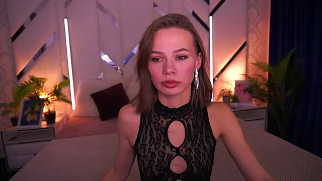 ShyySiren online show from December 15, 2025, 8:42 am