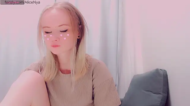 AliceNya cute online show from December 15, 2025, 4:29 am