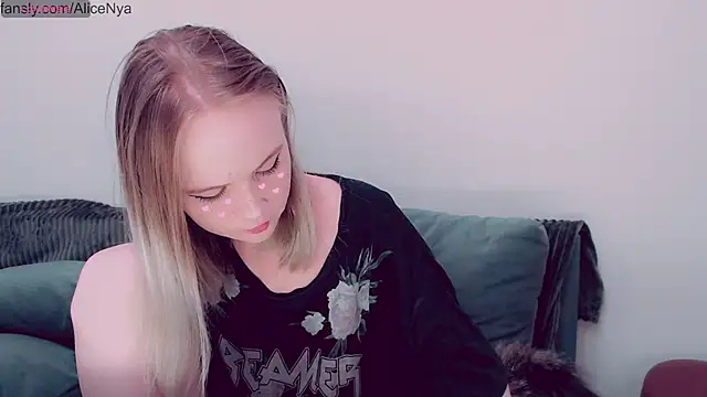 AliceNya cute online show from October 29, 2025, 5:06 am