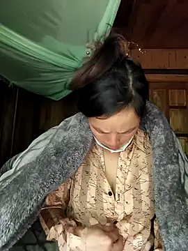 lily-00 online show from November 22, 2025, 6:23 am