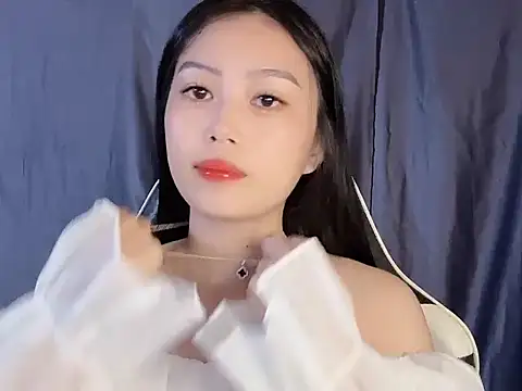 Lyly4757 online show from September 22, 2025, 2:34 pm