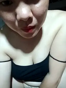 emilyzz online show from April 12, 2026, 1:53 am