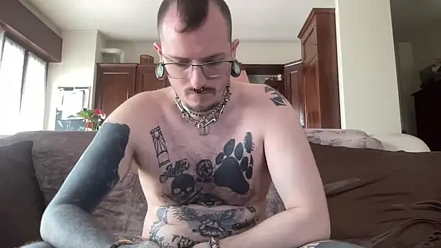 Snapshot of Chaserlovebear chatting on April 15, 2026, 12:53 pm Chaserlovebear online show from April 15, 2026, 12:53 pm