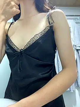 Snapshot of Bella_sexy98 chatting on October 23, 2025, 3:27 am Bella sexy98 online show from October 23, 2025, 3:27 am