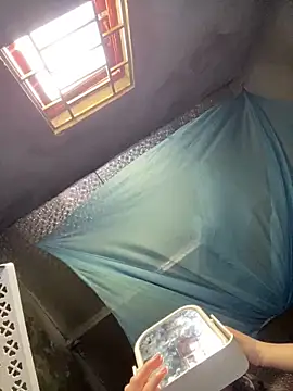 Snapshot of Bella_sexy98 chatting on October 8, 2025, 4:03 am Bella sexy98 online show from October 8, 2025, 4:03 am