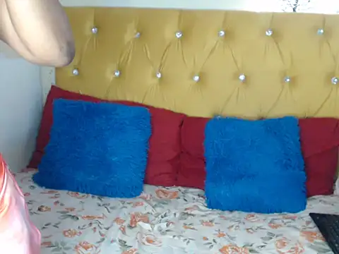 Snapshot of LeehXXY chatting on October 17, 2025, 2:19 pm LeehXXY online show from October 17, 2025, 2:19 pm