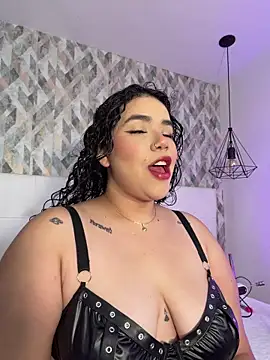 Snapshot of krisstenSantos chatting on May 26, 2026, 4:05 pm krisstenSantos online show from May 26, 2026, 4:05 pm