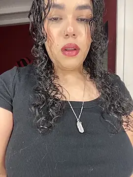 krisstenSantos online show from November 7, 2025, 12:42 pm