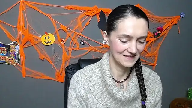 TayaFinch online show from November 4, 2025, 1:04 pm