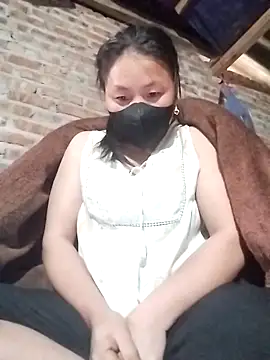 Snapshot of Emmyly_123 chatting on February 4, 2026, 1:55 am Emmyly 123 online show from February 4, 2026, 1:55 am