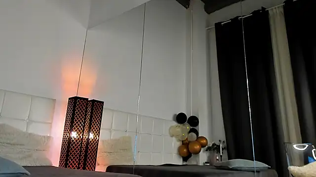 AmiraRees online show from December 16, 2025, 6:50 am