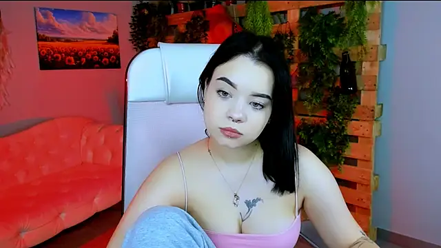 leslierowe  online show from November 28, 2025, 4:18 pm