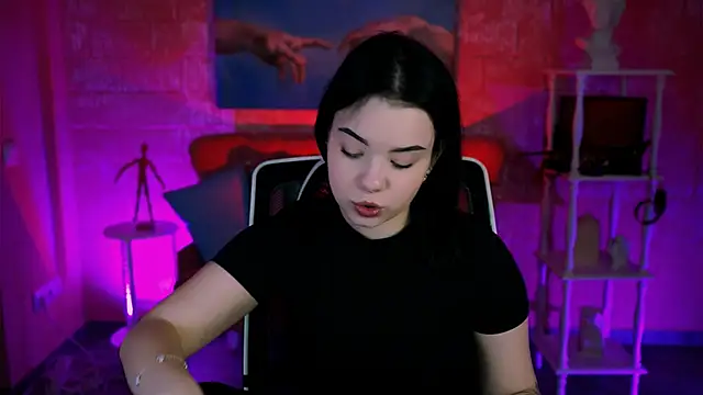 leslierowe  online show from November 22, 2025, 1:10 pm