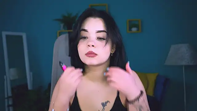 leslierowe  online show from October 7, 2025, 4:19 pm