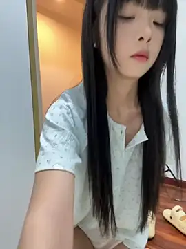 qiqi x online show from May 5, 2026, 2:09 pm