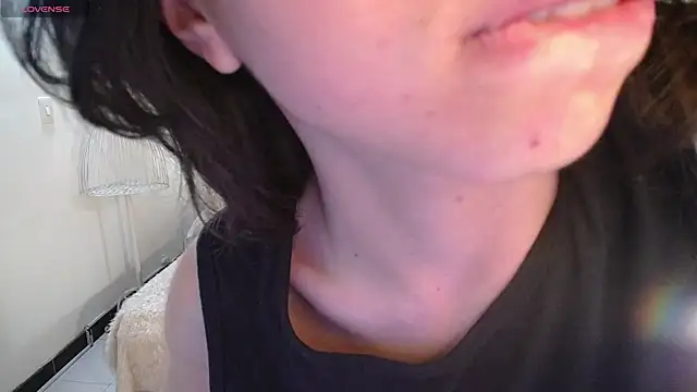 Snapshot of alllyson_ chatting on November 5, 2025, 7:50 pm alllyson online show from November 5, 2025, 7:50 pm