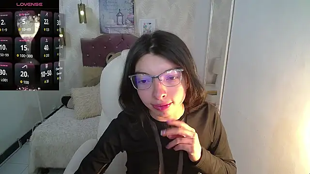 Snapshot of alllyson_ chatting on November 10, 2025, 7:19 pm alllyson online show from November 10, 2025, 7:19 pm