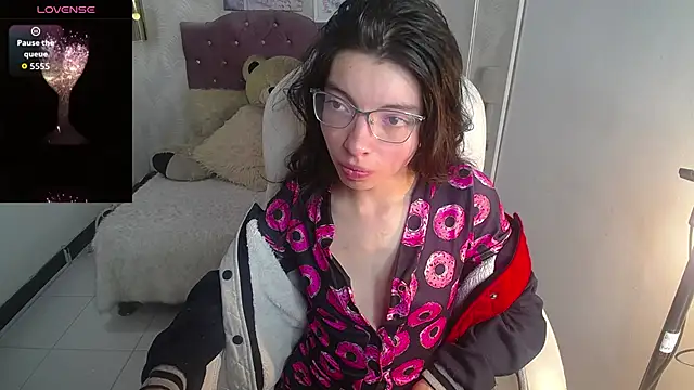 Snapshot of alllyson_ chatting on November 13, 2025, 7:51 pm alllyson online show from November 13, 2025, 7:51 pm