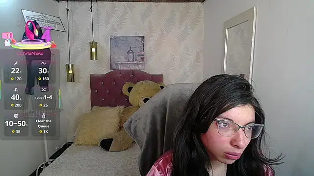 Snapshot of alllyson_ chatting on October 15, 2025, 7:44 pm alllyson online show from October 15, 2025, 7:44 pm