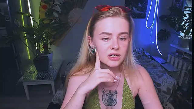 Alexa  Pears online show from September 21, 2025, 1:27 pm