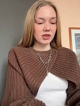 Snapshot of MilaMoone chatting on February 6, 2026, 10:33 am MilaMoone online show from February 6, 2026, 10:33 am